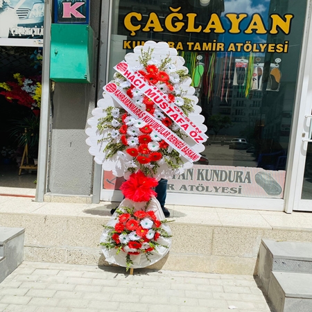 Çelenk Çiftli Yapay Beyaz Fon